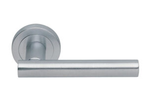 Manital Calla Door Handles On Round Rose, Satin Chrome (Sold In Pairs)