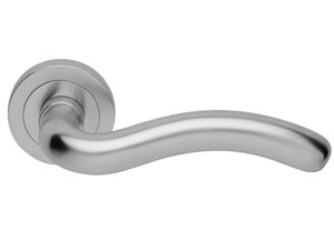 Manital Squiggle Door Handles On Round Rose, Satin Chrome (Sold In Pairs)