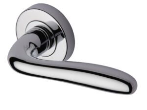 Heritage Brass Columbus Polished Chrome Door Handles On Round Rose (Sold In Pairs)