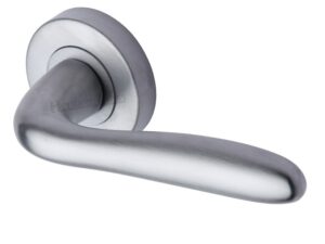 Heritage Brass Columbus Satin Chrome Door Handles On Round Rose (Sold In Pairs)