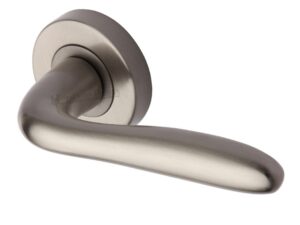 Heritage Brass Columbus Satin Nickel Handles On Round Rose (Sold In Pairs)