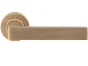 Sasso Door Handles On Round Rose, Antique Brass (Sold In Pairs)