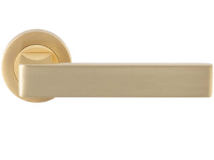 Sasso Door Handles On Round Rose, Satin Brass (Sold In Pairs)