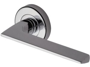 Heritage Brass Pyramid Polished Chrome Door Handles On Round Rose (Sold In Pairs)