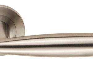 Eurospec Cervino Polished Stainless Steel Or Satin Stainless Steel Door Handles (Sold In Pairs)