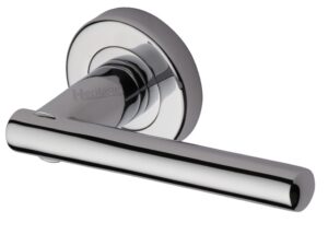 Heritage Brass Challenger Polished Chrome Door Handles On Round Rose (Sold In Pairs)