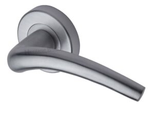 Heritage Brass Wing Satin Chrome Door Handles On Round Rose (Sold In Pairs)