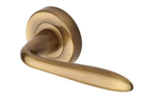 Heritage Brass Sutton Antique Brass Door Handles On Round Rose (Sold In Pairs)