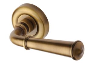 Heritage Brass Colonial Antique Brass Door Handles On Round Rose (Sold In Pairs)