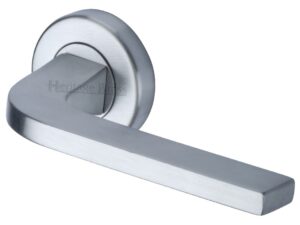 Heritage Brass Bellagio Satin Chrome Door Handles On Round Rose (Sold In Pairs)