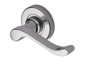 Heritage Brass Bedford Polished Chrome Door Handles On Round Rose (Sold In Pairs)