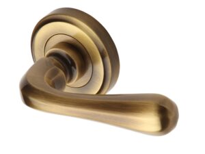 Heritage Brass Charlbury Antique Brass Door Handles On Round Rose