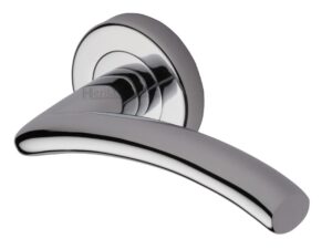 Heritage Brass Centaur Polished Chrome Door Handles On Round Rose (Sold In Pairs)