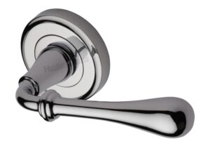 Heritage Brass Roma Polished Chrome Door Handles On Round Rose (Sold In Pairs)