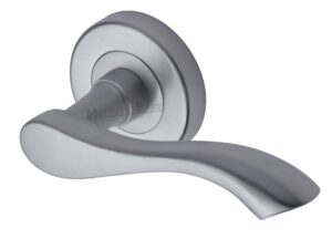 Heritage Brass Algarve Satin Chrome Door Handles On Round Rose (Sold In Pairs)