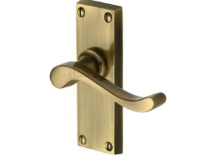 Heritage Brass Bedford Short Antique Brass Door Handles (Sold In Pairs)