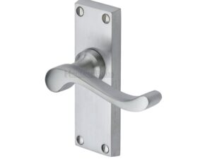 Heritage Brass Bedford Satin Chrome Door Handles (Sold In Pairs)