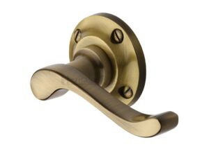 Heritage Brass Bedford Antique Brass Door Handles On Round Rose (Sold In Pairs)