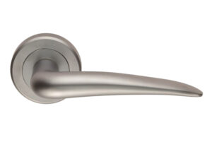 Serozzetta Tempest Door Handles On Round Rose, Satin Chrome - (Sold In Pairs)