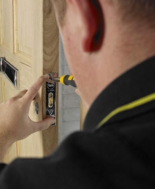 Yale P-M552-PB-65 5 Lever Mortice Deadlock, Boxed, Suitable for External Doors, Brass Finish, 2.5 Inch/64 mm