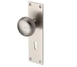 Heritage Brass Balmoral Low Profile Door Knobs On Backplate, Satin Nickel (Sold In Pairs)