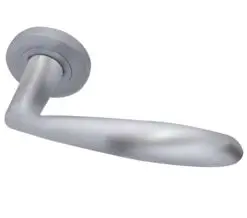 Reguitti Stylo Door Handles On Round Rose