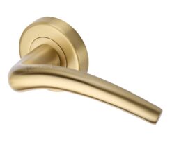 Heritage Brass Wing Satin Brass Door Handles On Round Rose (Sold In Pairs)