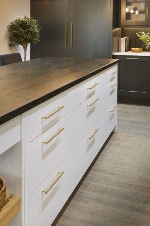 Alexander And Wilks Brunel Diamond Knurled Tbar Handle 160mm C/C Sat Brass Pvd AW810-160-SBPVD